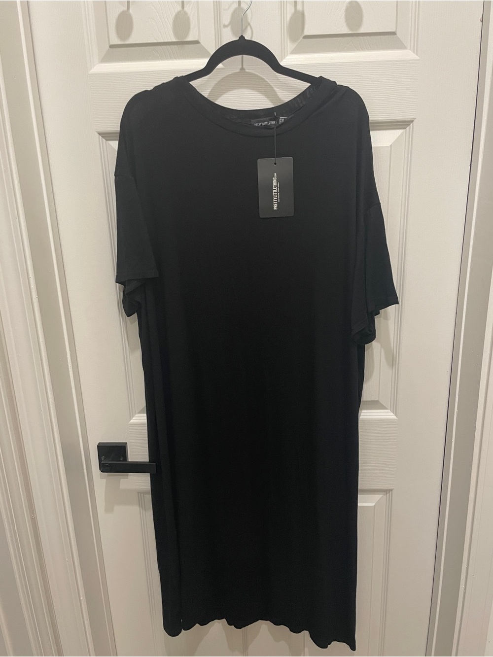 PrettyLittleThing Black Oversized Midi T-Shirt Dress - Picture 6 of 8